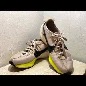 Nike Moon Racer String Sail Volt Size 10